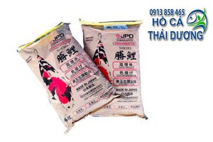 thuc-an-cho-ca-koi-gia-re-1