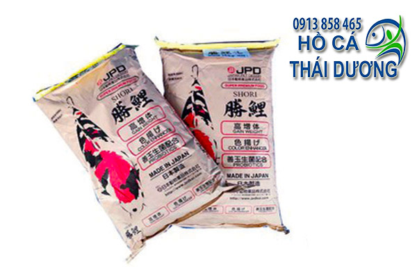 thuc-an-cho-ca-koi-gia-re-1