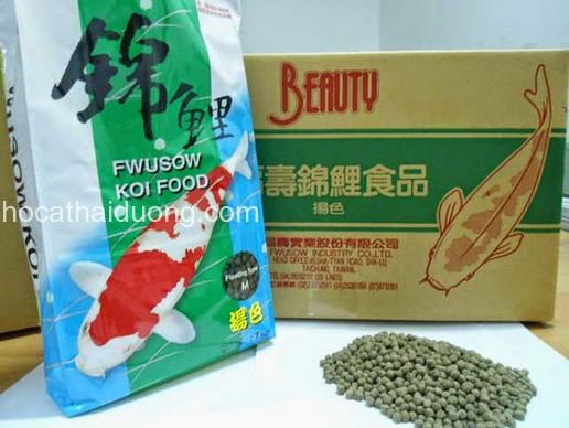 tu-lam-thuc-an-cho-ca-koi